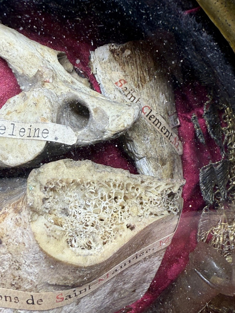 Oval Reliquary In Gilded Bronze With Silver Inserts In The Shape Of Rose Bushes-photo-4