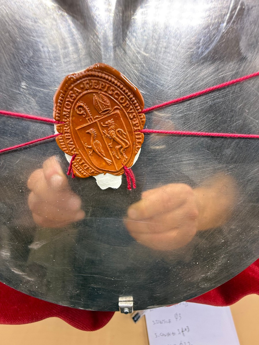 Oval Reliquary In Gilded Bronze With Silver Inserts In The Shape Of Rose Bushes-photo-6