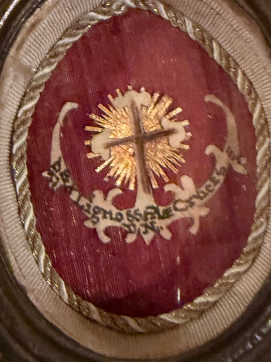 Reliquaire à cadre en bronze de la Sainte Croix de Notre Seigneur Jésus-Christ.-photo-2