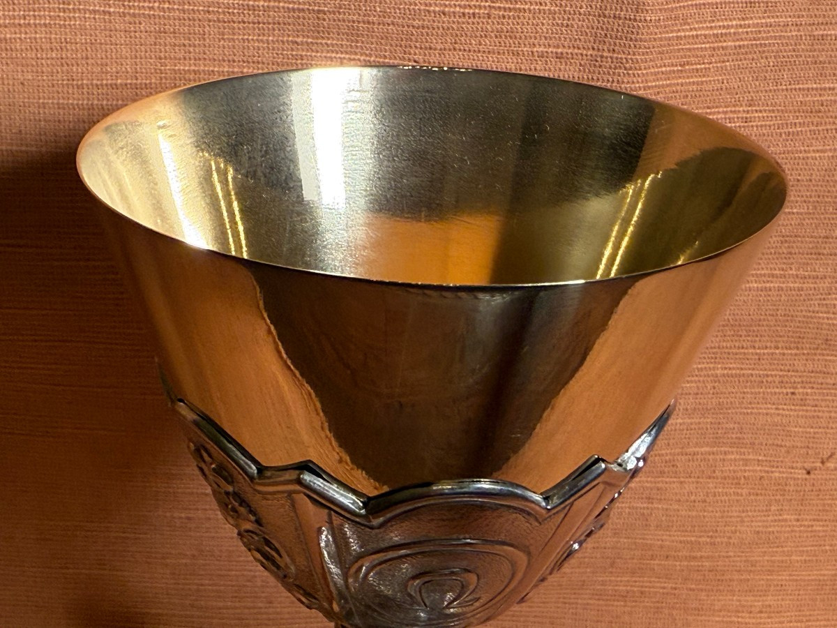 Gothic-style Embossed And Engraved Silver Chalice, Complete With Paten In Its Case. -photo-7