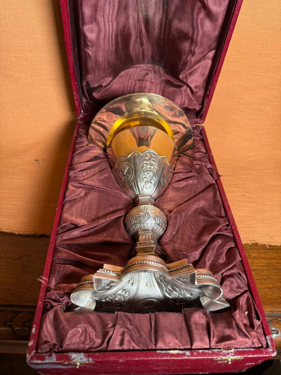 Gothic-style Embossed And Engraved Silver Chalice, Complete With Paten In Its Case. 
