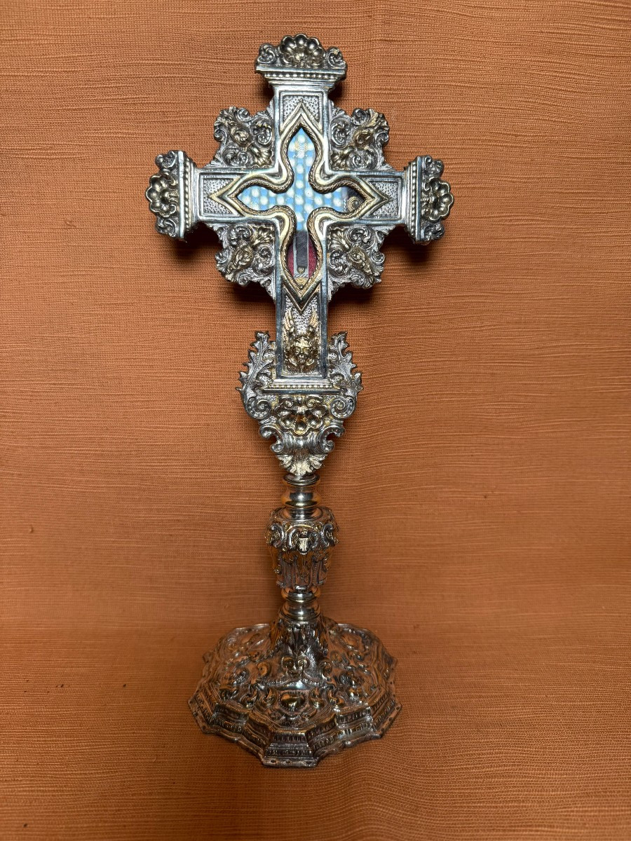 Silver-plated And Gold-accented Shrine With A Fragment Of The Holy Cross Of Our Lord Jesus Chri