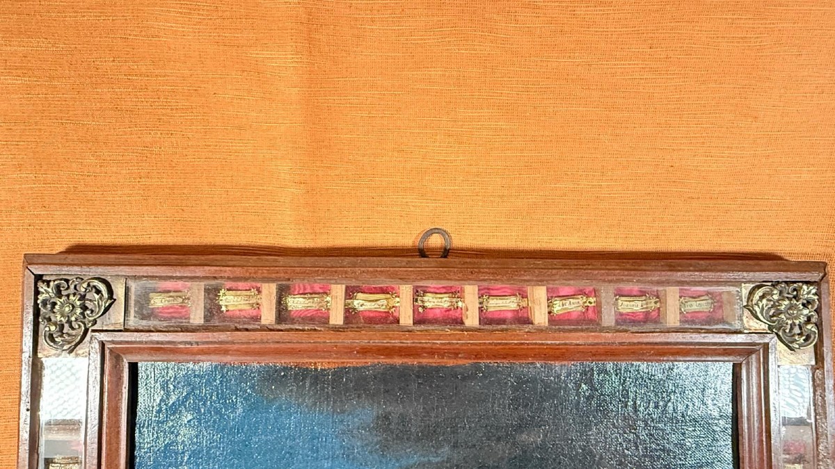 Cadre reliquaire contenant 47 fragments de saints et une peinture représentant la Pietà.-photo-2