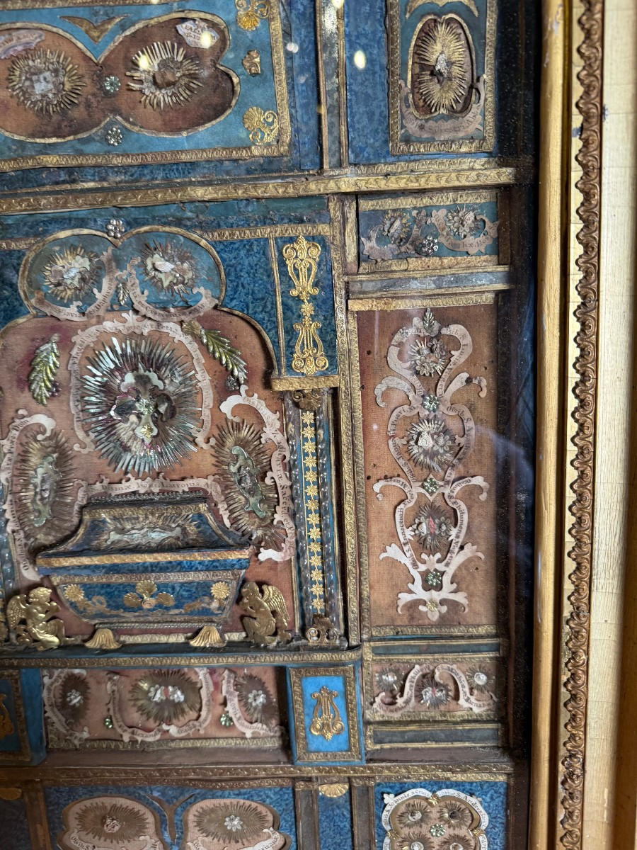   « Paperolle » du début du XIXe siècle, contenant environ 50 fragments  de reliques-photo-4