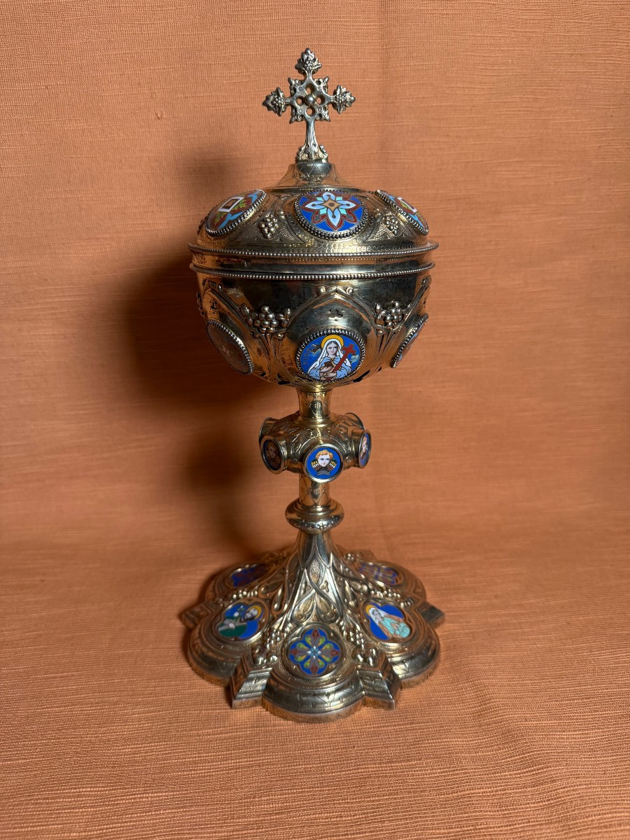  239 French-style Pyx From The Early 19th Century In Solid Silver With Polychrome Enamel Cameos