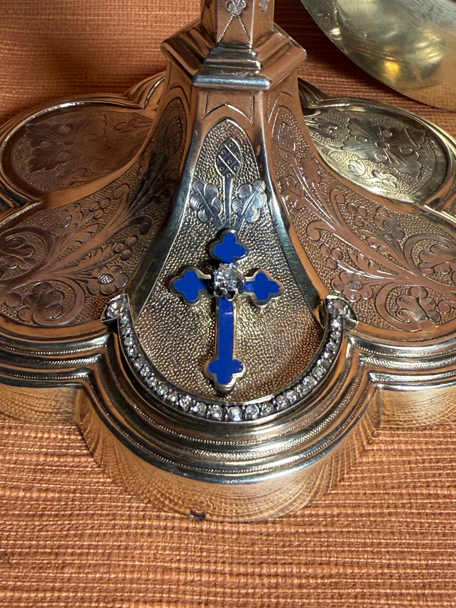 Calice en argent gravé et ciselé orné de diamants, avec sa patène-photo-3
