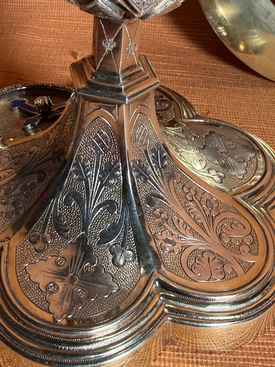 Calice en argent gravé et ciselé orné de diamants, avec sa patène-photo-3