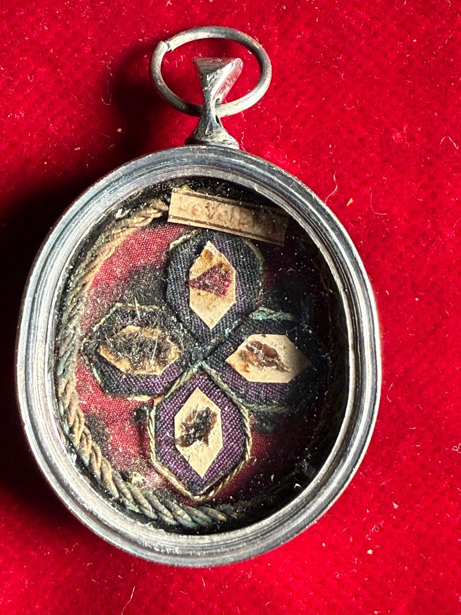 Silver Reliquary Of The Fragment Of The Veil Of The Blessed Virgin Mary. 