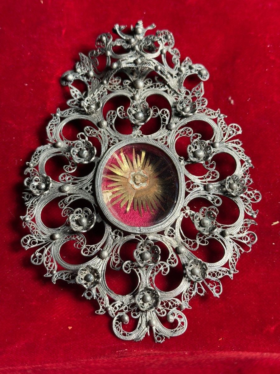 Reliquaire en filigrane d'argent de saint Thomas d'Aquin. 