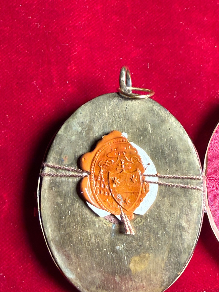 Reliquary In A Bronze Case With 8 Relics Including The Holy Cross Of Our Lord Jesus Christ. -photo-3