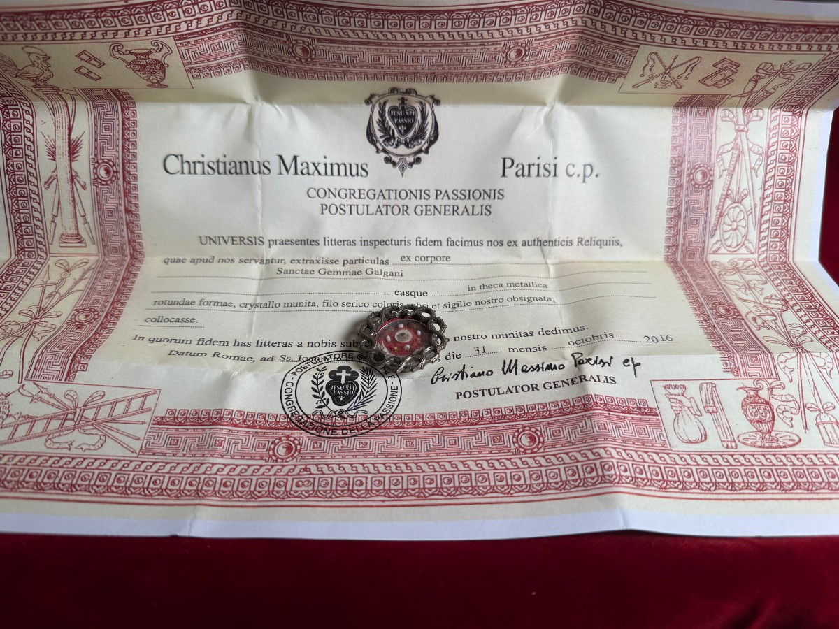 Reliquaire de sainte Gemma Galgani avec son taureau d'authenticité