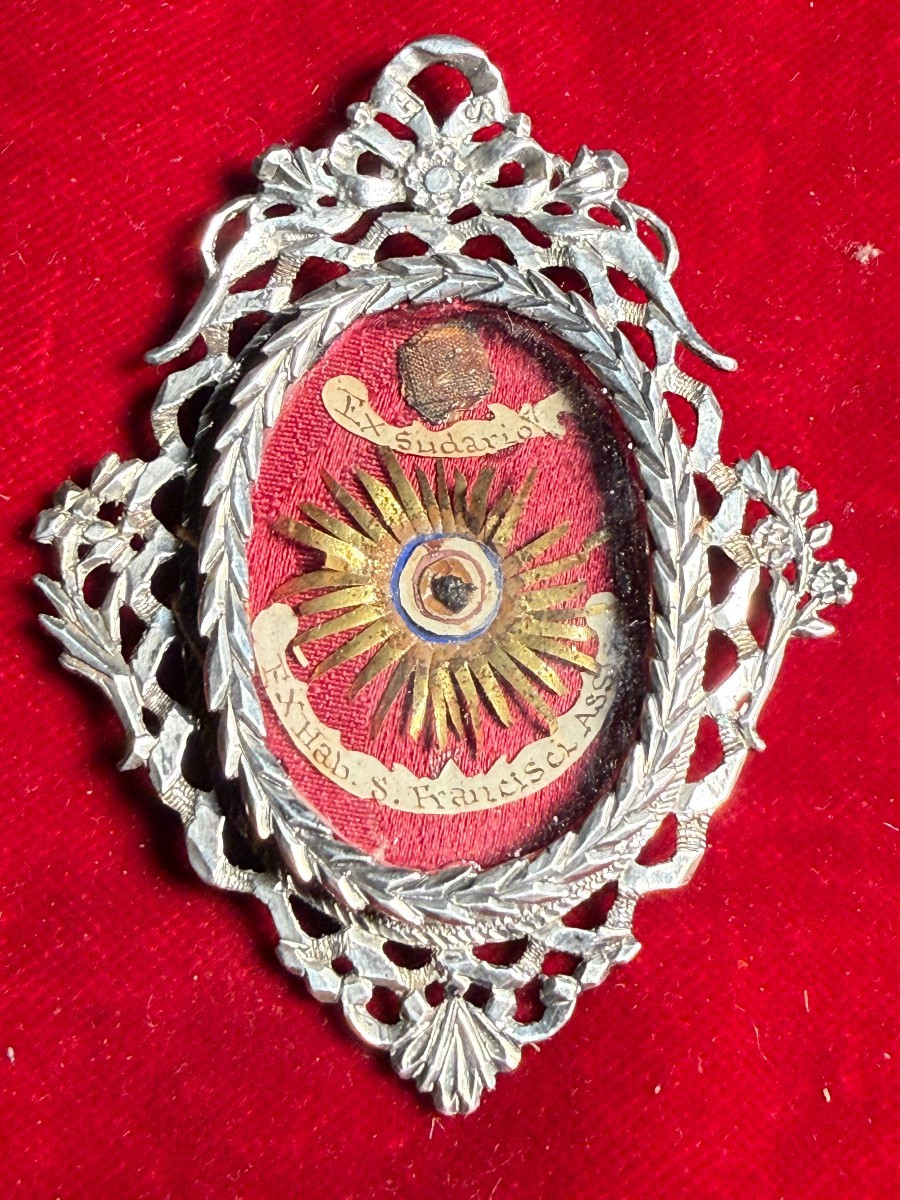 Reliquaire en filigrane d'argent contenant les reliques de saint François d'Assise 