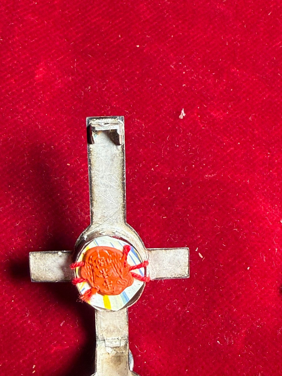 Reliquaire en argent contenant des reliques de la Sainte Croix de Notre Seigneur Jésus-Christ. -photo-3