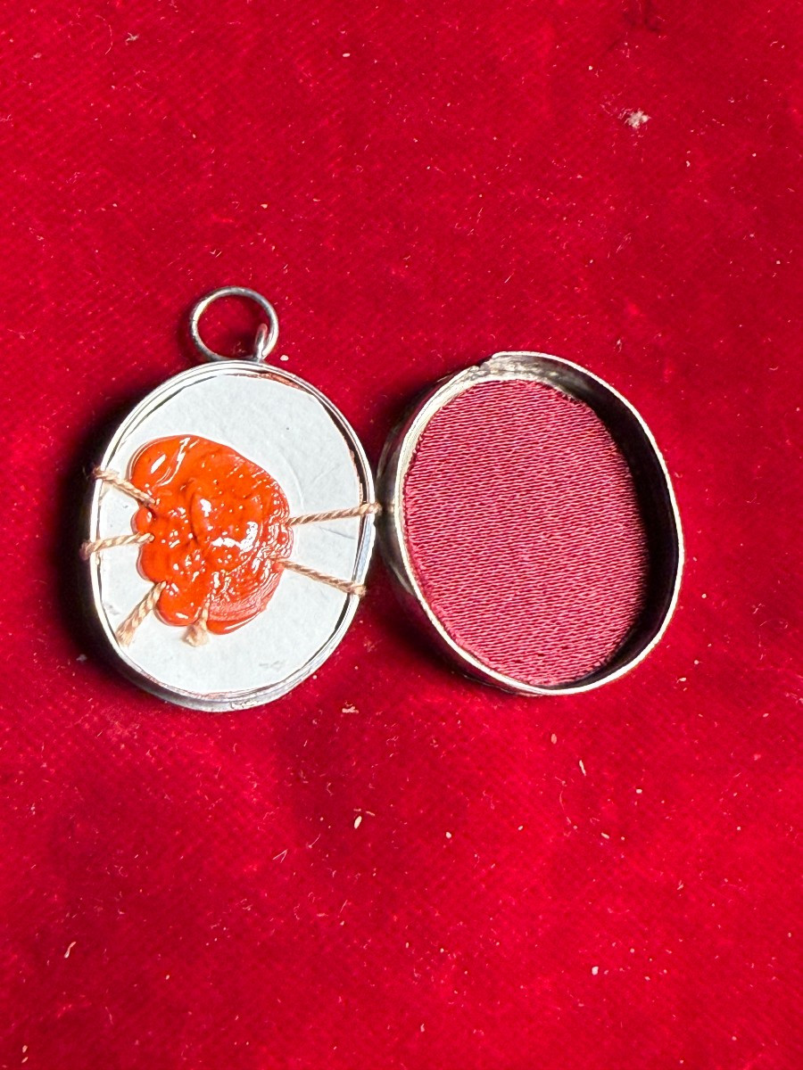 Reliquaire en argent contenant les reliques de saint Pierre d'Alcantara  -photo-2