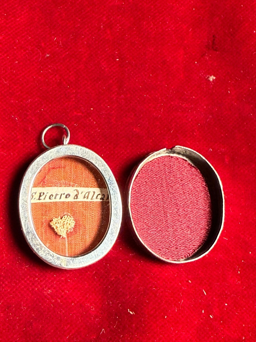 Reliquaire en argent contenant les reliques de saint Pierre d'Alcantara  