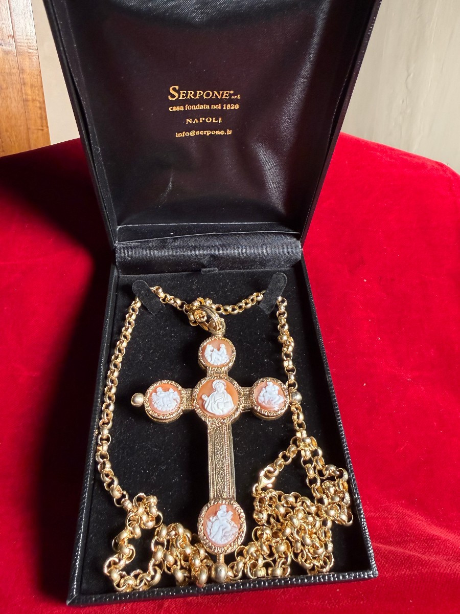 Pectoral Cross In Silver With Cameos Containing The Relic Of The Holy Cross With Its Chain,