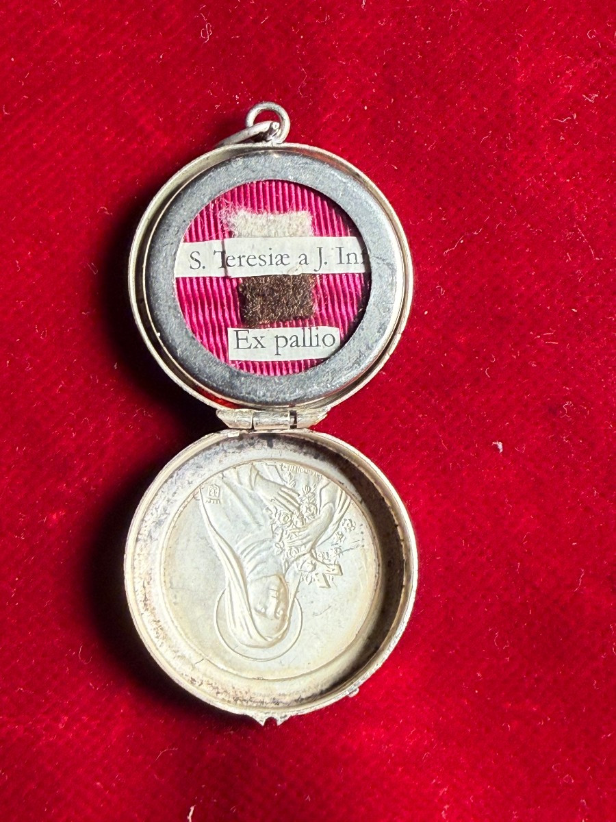 Reliquaire en argent de sainte Thérèse de l'Enfant-Jésus  -photo-2