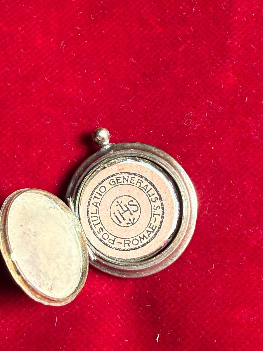 Low, Chiseled Gold Reliquary Of St. Therese Of The Child Jesus -photo-4