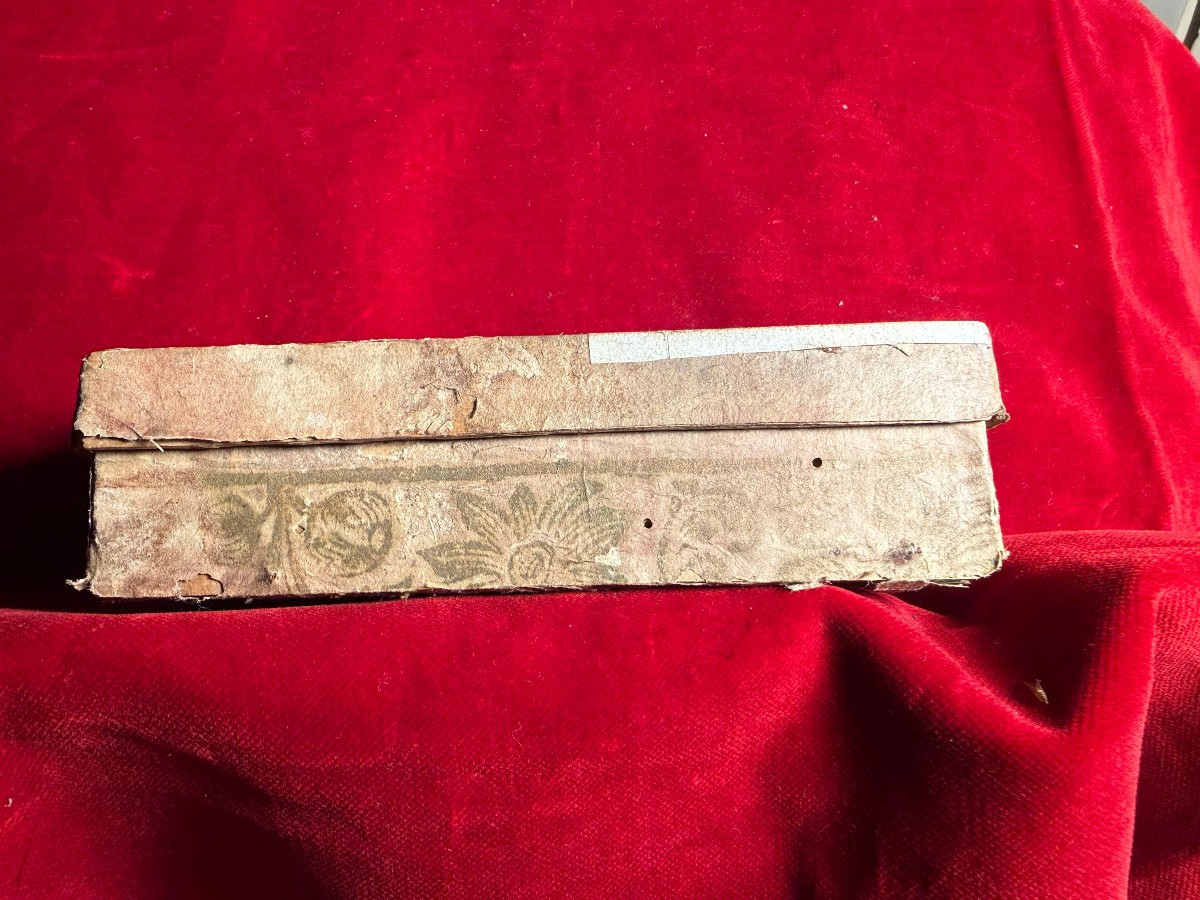 Coffret ancien orné contenant les reliques de saint Paulin, évêque d'Aquilée  -photo-4