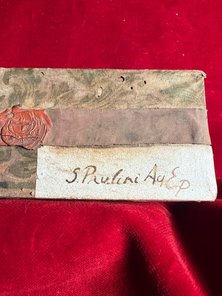 Coffret ancien orné contenant les reliques de saint Paulin, évêque d'Aquilée  