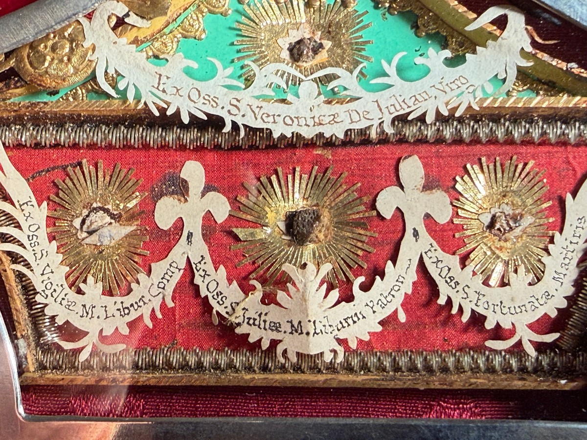 Reliquaire en argent en forme de sarcophage contenant quatre reliques de saints  -photo-2