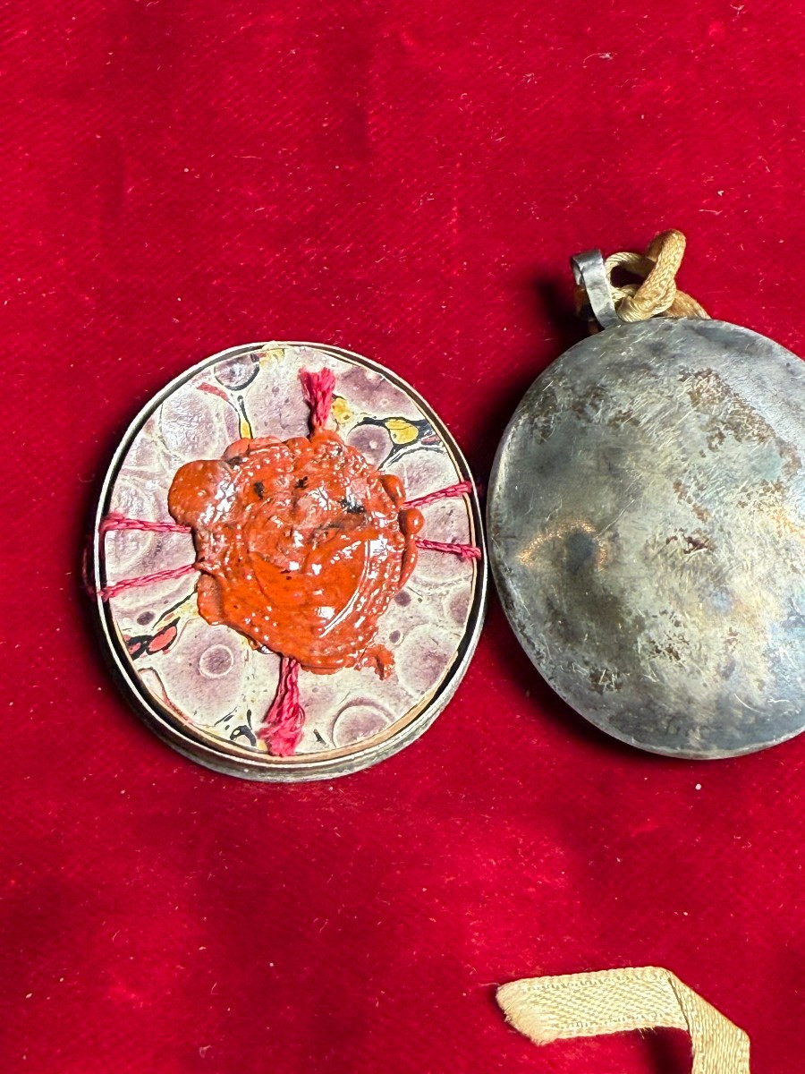 Reliquaire en argent contenant 12 reliques de saints  -photo-3