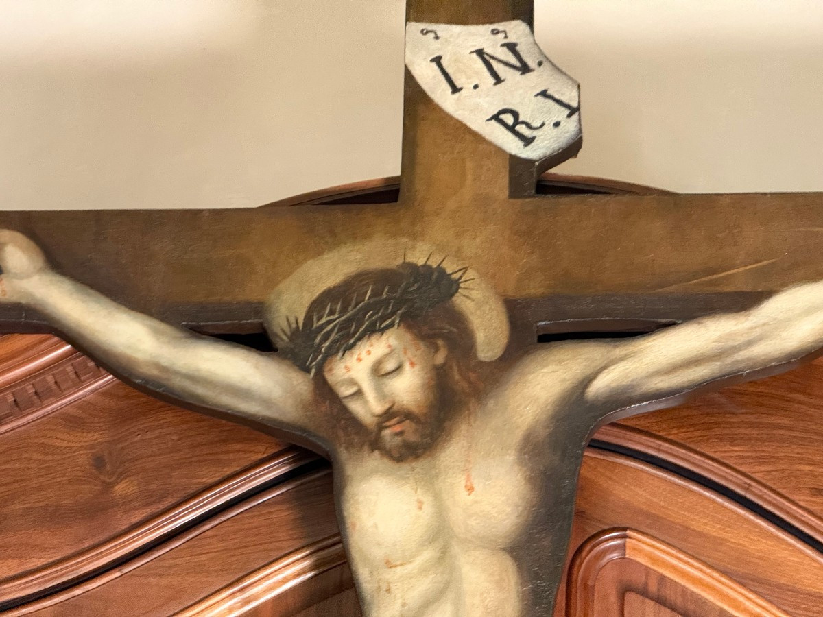 Crucifix en bois peint et sculpté, fin XVIIIe/début XIXe siècle, en parfait état.  -photo-2