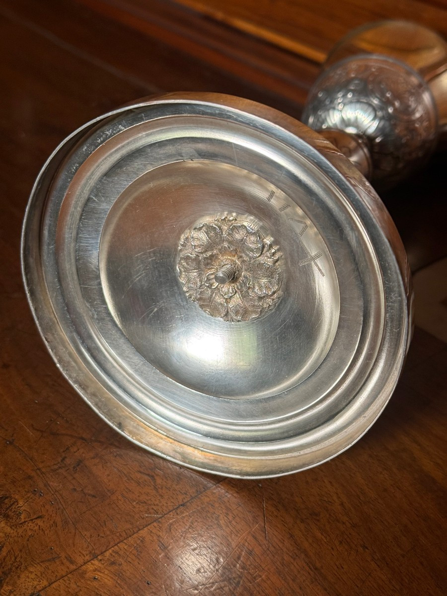 19th-century Engraved And Repoussé Silver Goblet With Paten  -photo-1