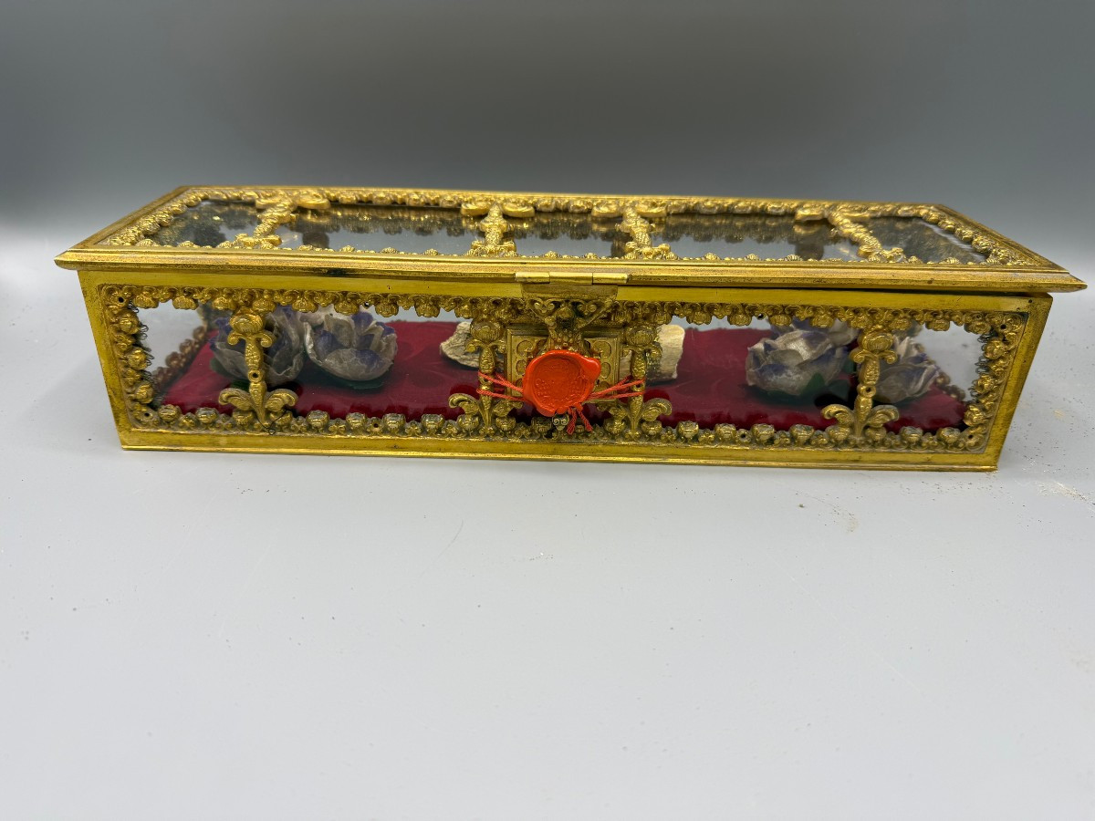 Reliquaire en bronze doré contenant un fragment de reliques de sainte Anastasie, vierge et mart