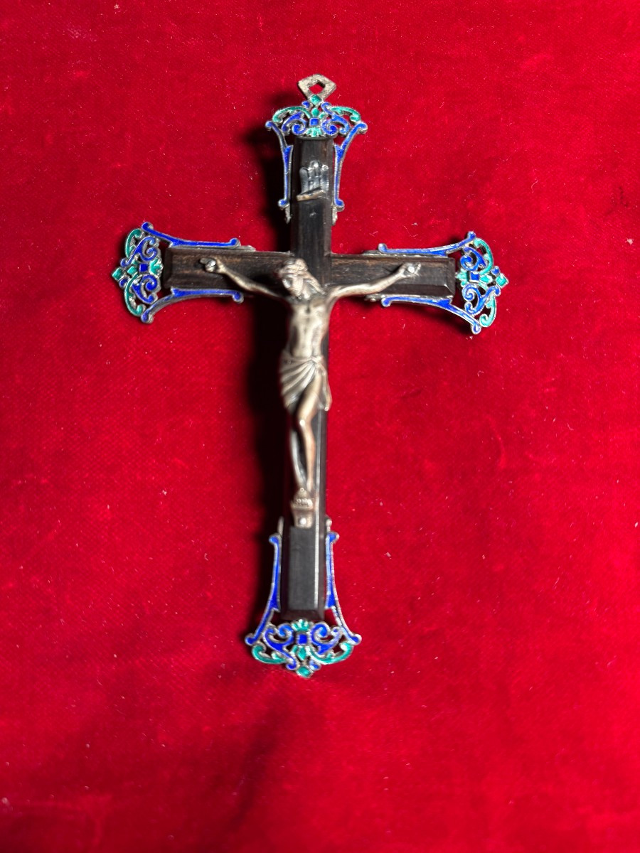 Crucifix en argent émaillé et bois d'ébène  