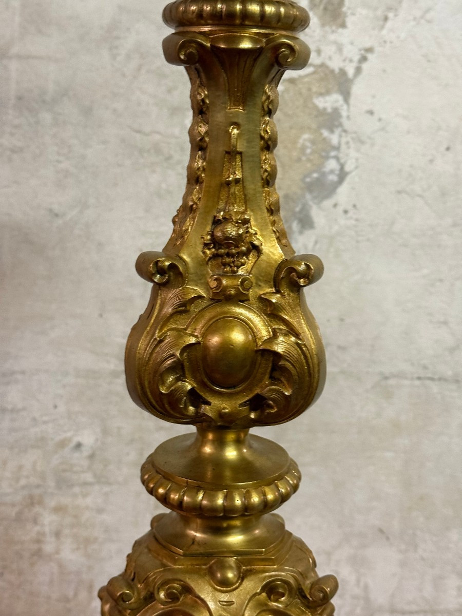 Deux chandeliers en bronze doré de style XVIe siècle  -photo-2
