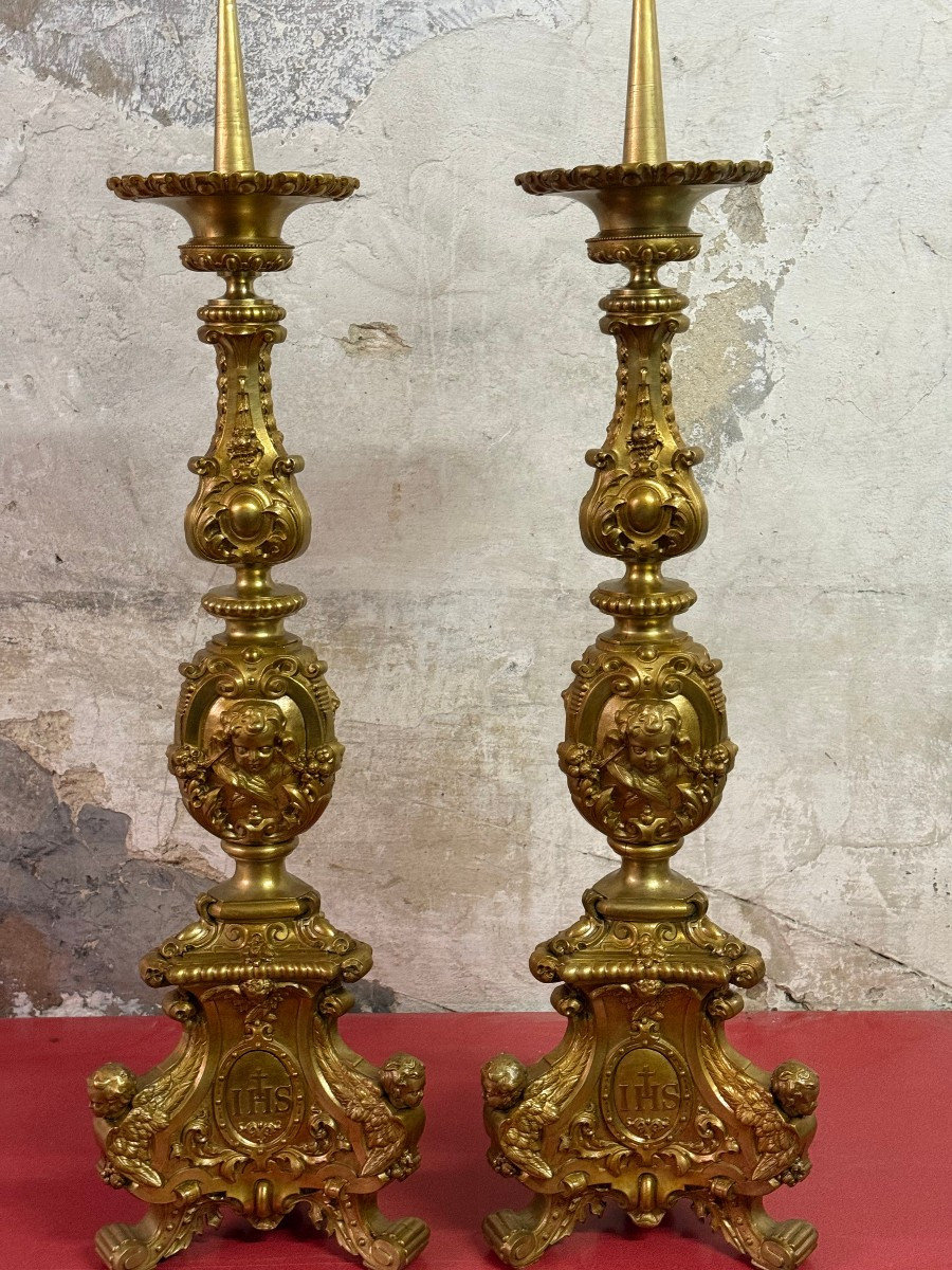 Deux chandeliers en bronze doré de style XVIe siècle  
