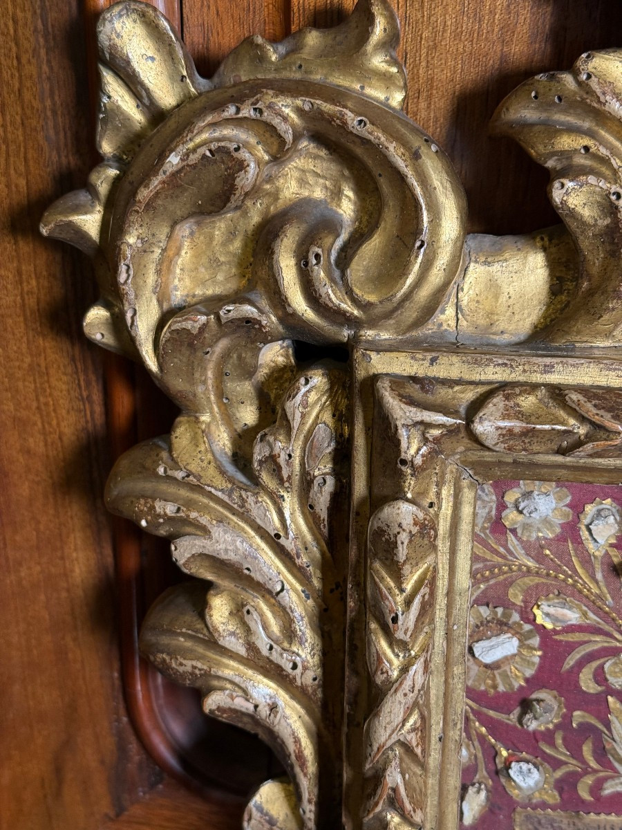 Reliquaire des saints martyrs des catacombes, objet du XVIIe siècle, sculpté et doré à l'or pu-photo-1