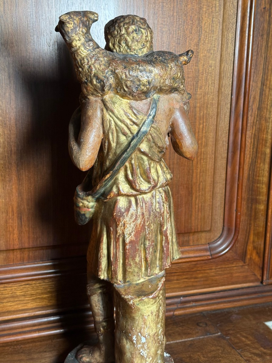 Statuette en terre cuite polychrome à dorure à l'or pur représentant le « Bon Pasteur »-photo-2