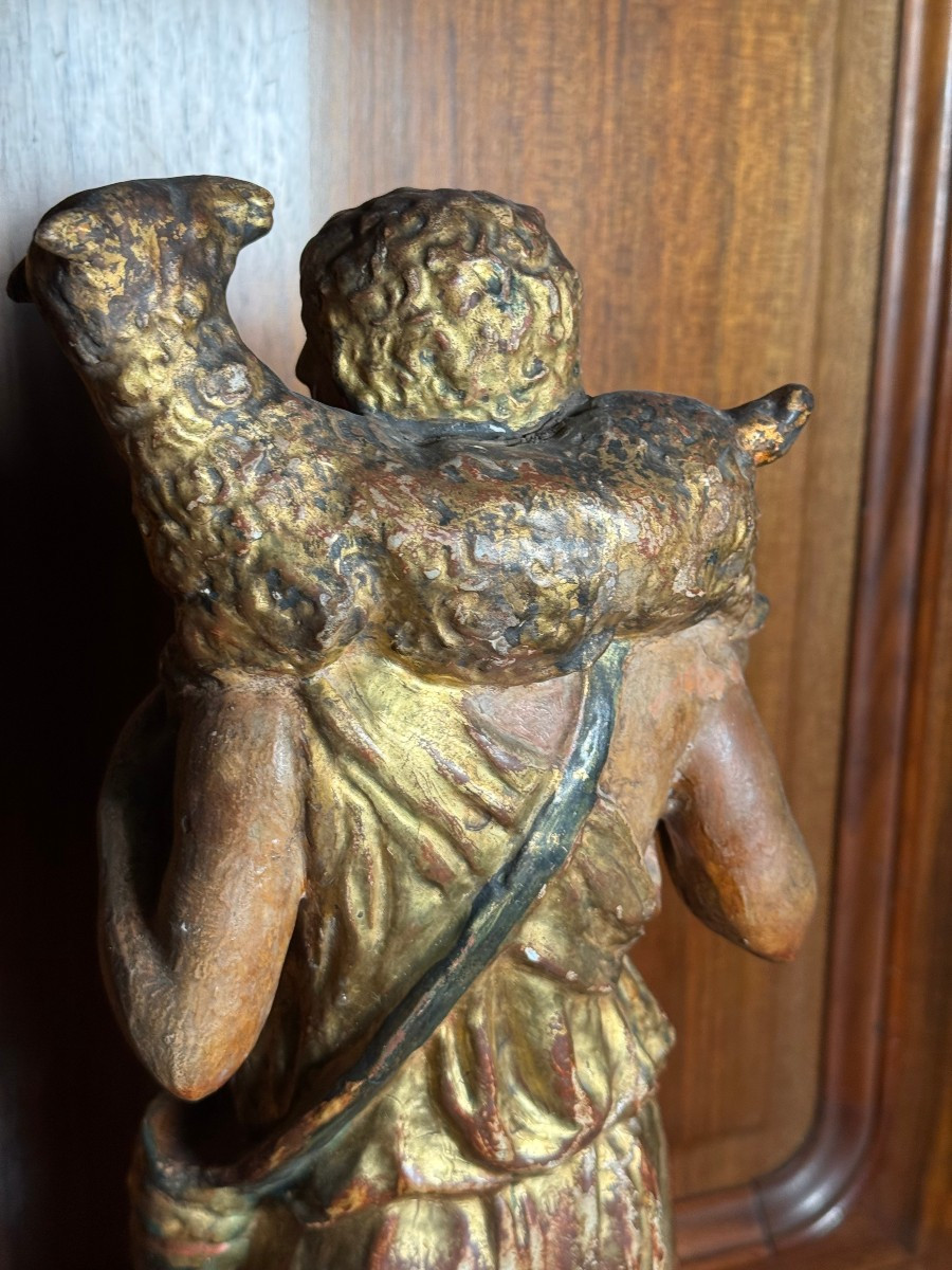 Statuette en terre cuite polychrome à dorure à l'or pur représentant le « Bon Pasteur »-photo-3