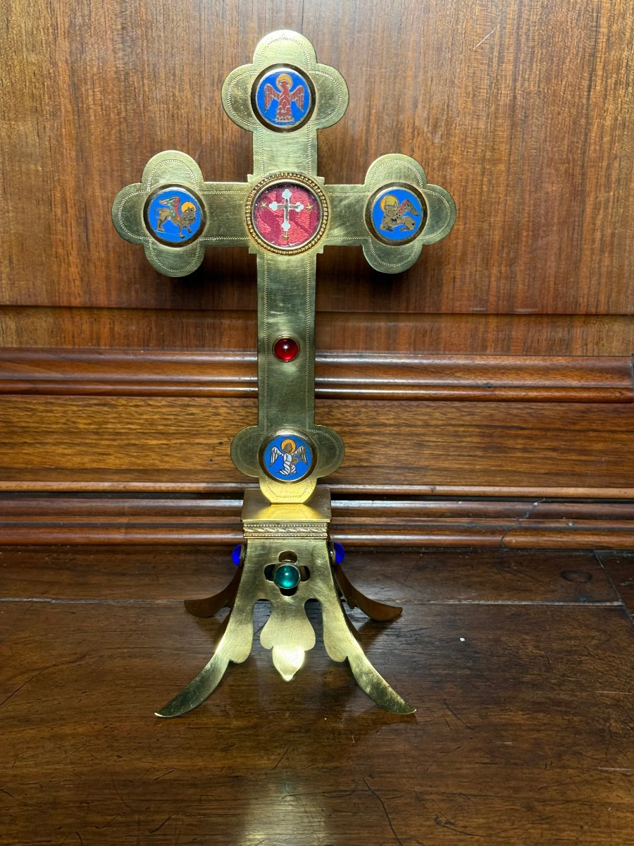 Reliquaire du début du XXe siècle contenant une relique de la Sainte Croix