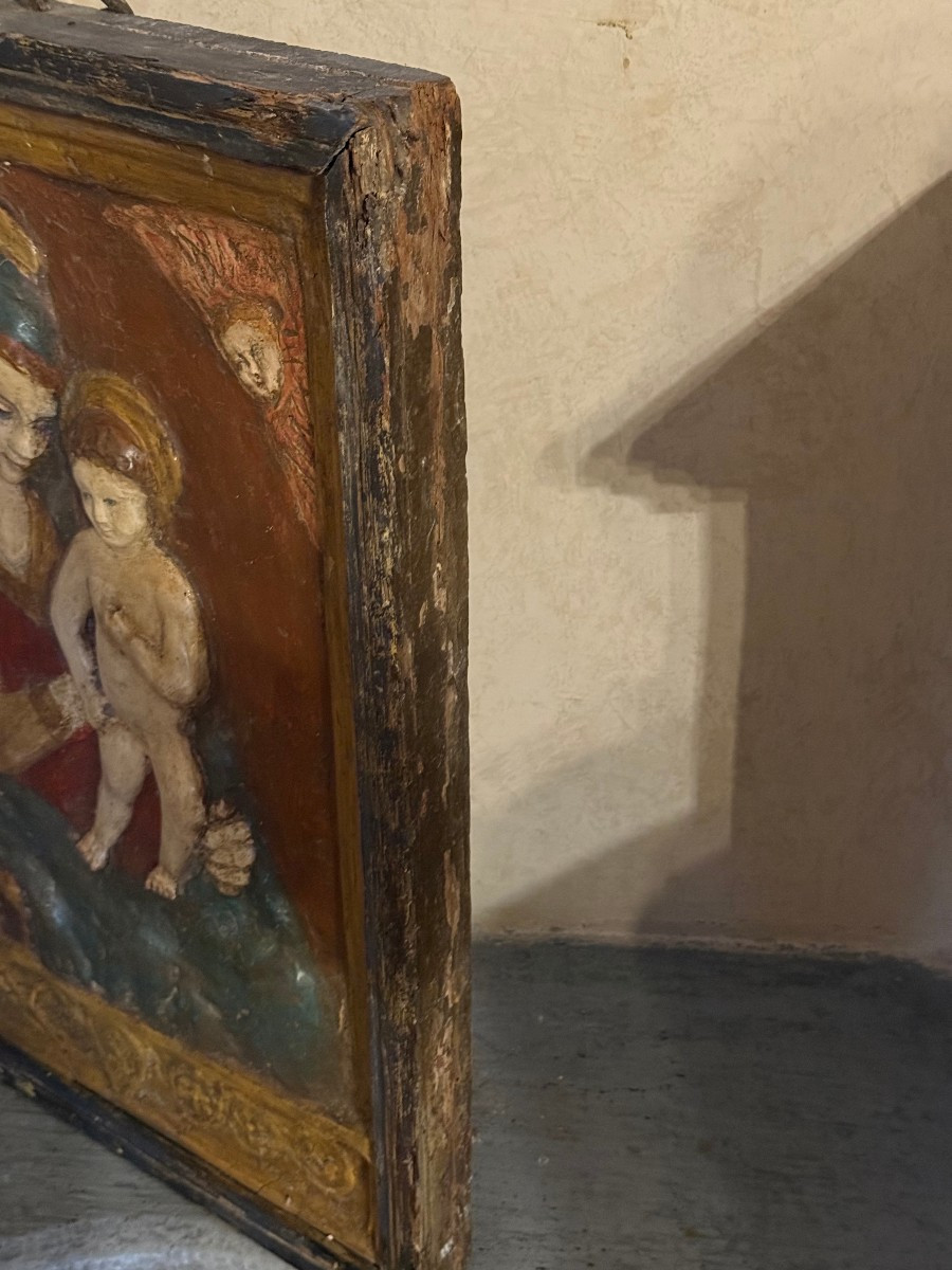 Bas-relief en stuc polychrome du XVIIe siècle représentant la Vierge Marie et l'Enfant  -photo-3