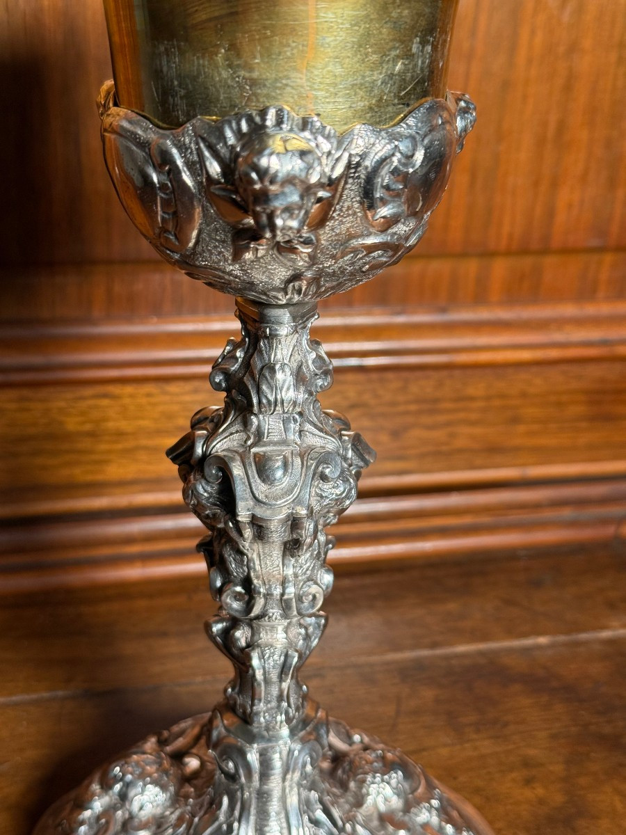 Louis XVI-style Embossed Silver Chalice With Matching Paten And Leather Case -photo-2