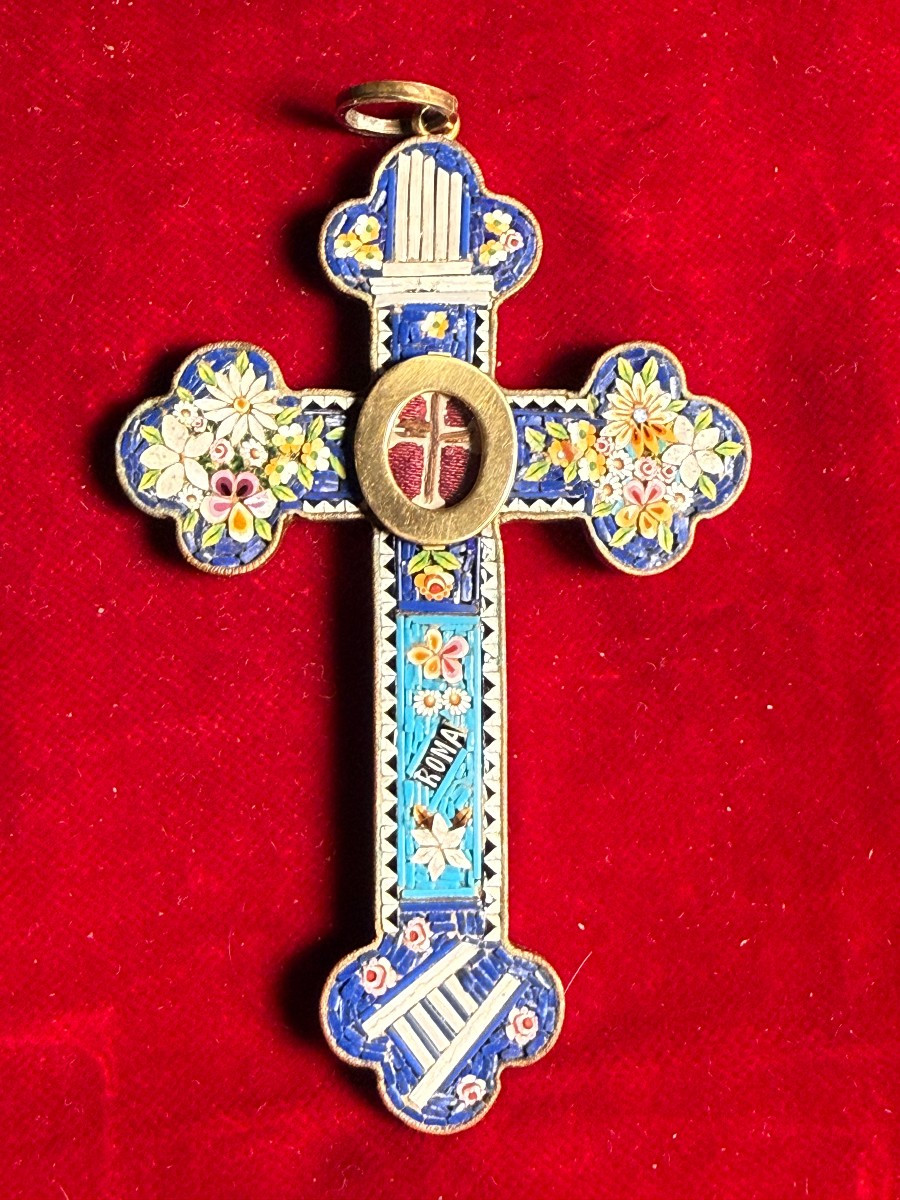 Croix pectorale romaine en mosaïque avec relique de la Sainte Croix  