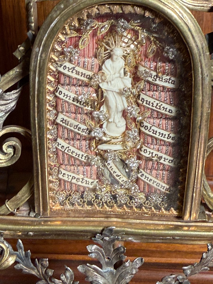 Deux reliquaires jumeaux en bronze et argent, contenant chacun 11 reliques de saints.  -photo-4