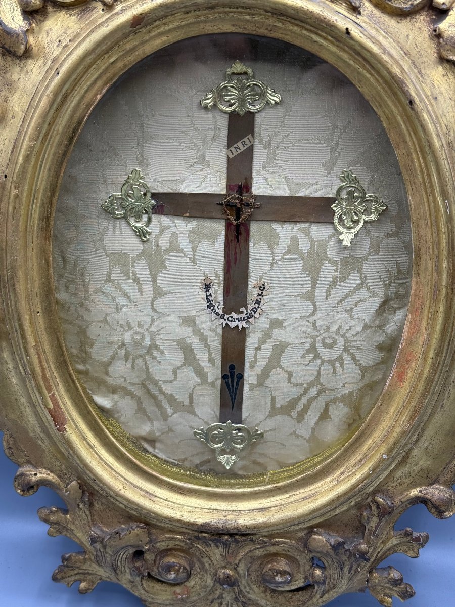 Relic Of The Holy Cross Of Our Lady Of The Holy Cross In An Oval, Carved, And Gilded Wooden Frame  -photo-2
