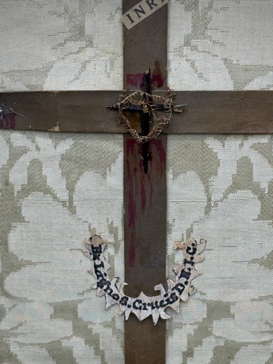 Relic Of The Holy Cross Of Our Lady Of The Holy Cross In An Oval, Carved, And Gilded Wooden Frame  -photo-3