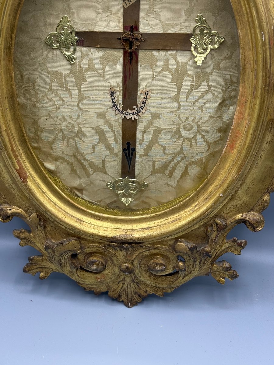 Relic Of The Holy Cross Of Our Lady Of The Holy Cross In An Oval, Carved, And Gilded Wooden Frame  -photo-4