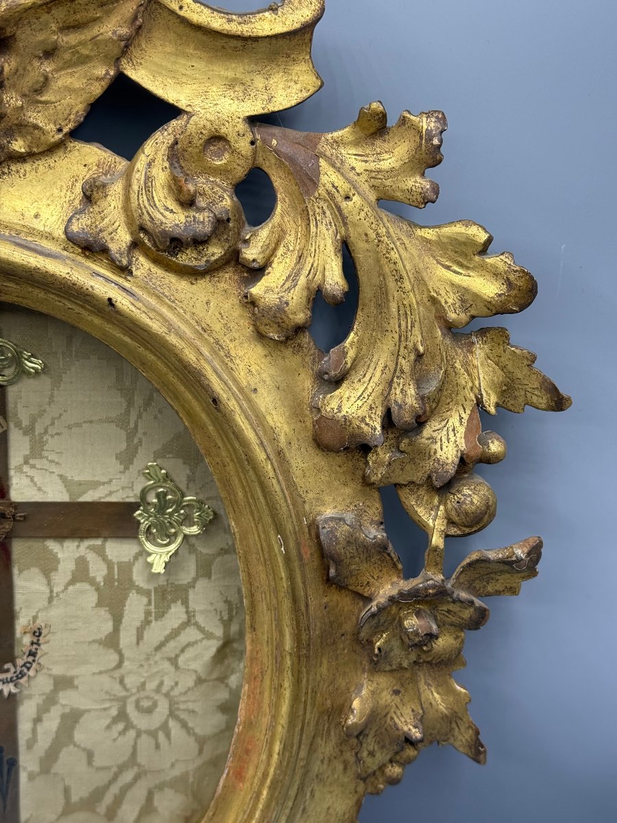 Relic Of The Holy Cross Of Our Lady Of The Holy Cross In An Oval, Carved, And Gilded Wooden Frame  -photo-2
