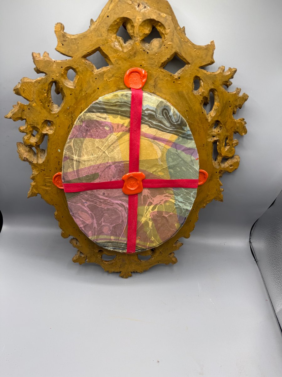 Relic Of The Holy Cross Of Our Lady Of The Holy Cross In An Oval, Carved, And Gilded Wooden Frame  -photo-3
