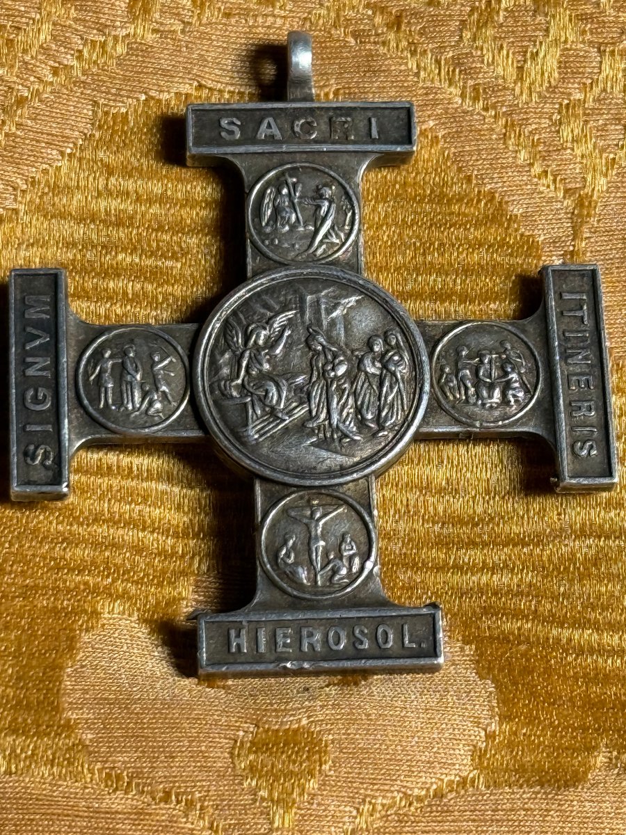 Lot de deux croix, l'une en argent et l'autre en argent et ivoire. -photo-2