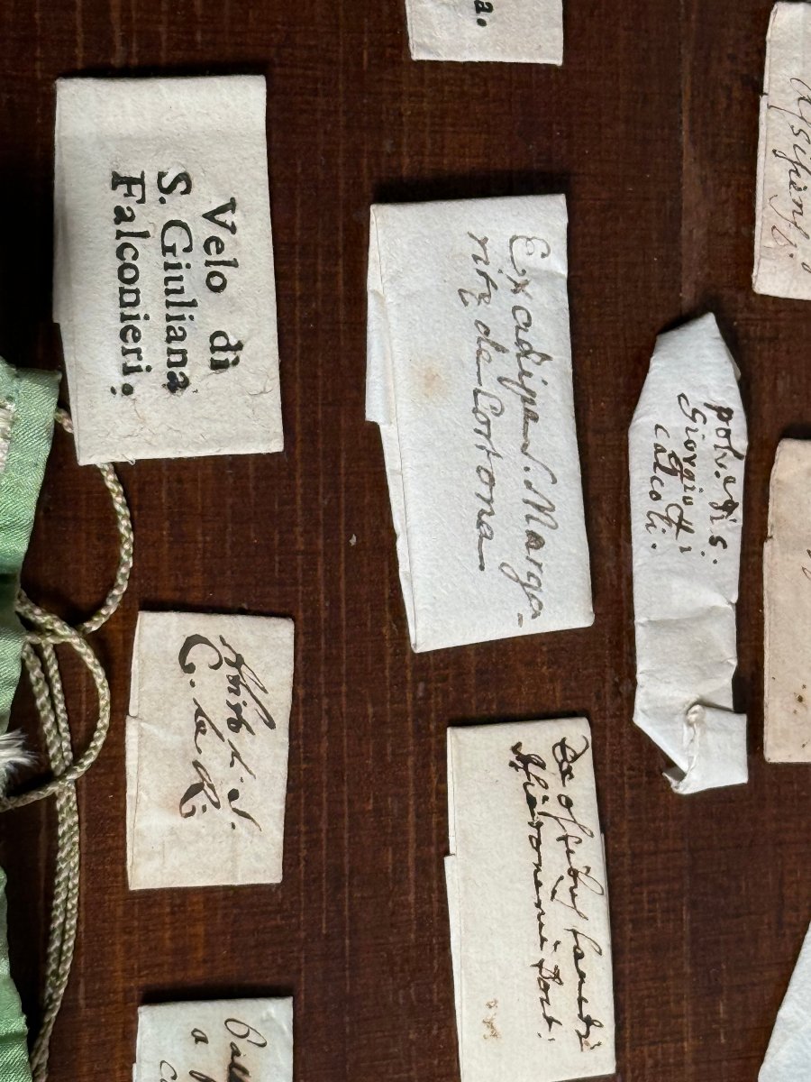 Petit sachet contenant 15 reliques de saints-photo-2