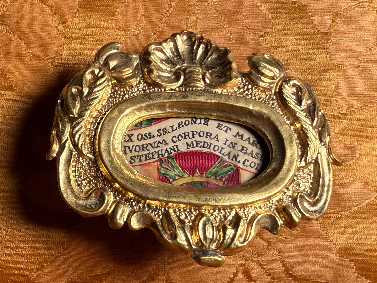 Reliquaire en métal doré contenant les reliques des saints Léon et Marin