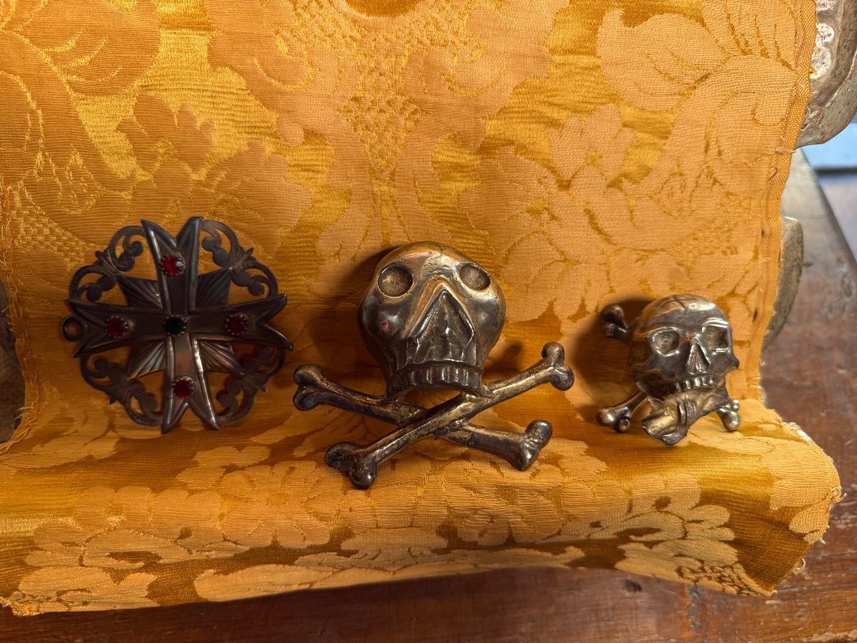 "Vanitas" en argent avec croix, XVIIIe siècle  