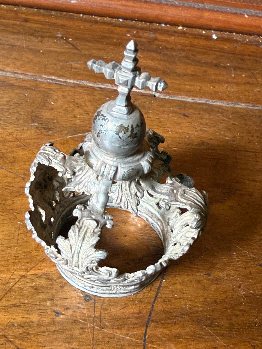 18th-century Chiseled Silver Crown  